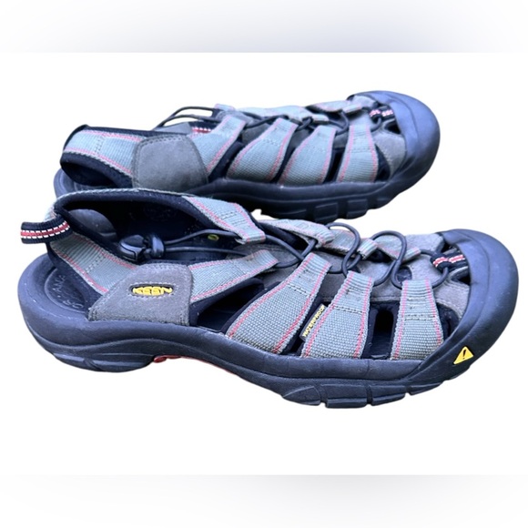 KEEN Newport H2 - Men\'s Closed Toe Water Sandal PREOWNED SIZE 9 MEN’s main image 4